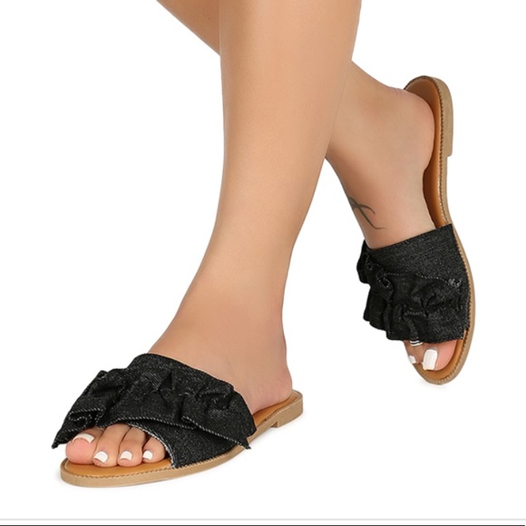 /LUCIA/ 5⭐️ Black Ruffled Slip On Sandals - Picture 5 of 6